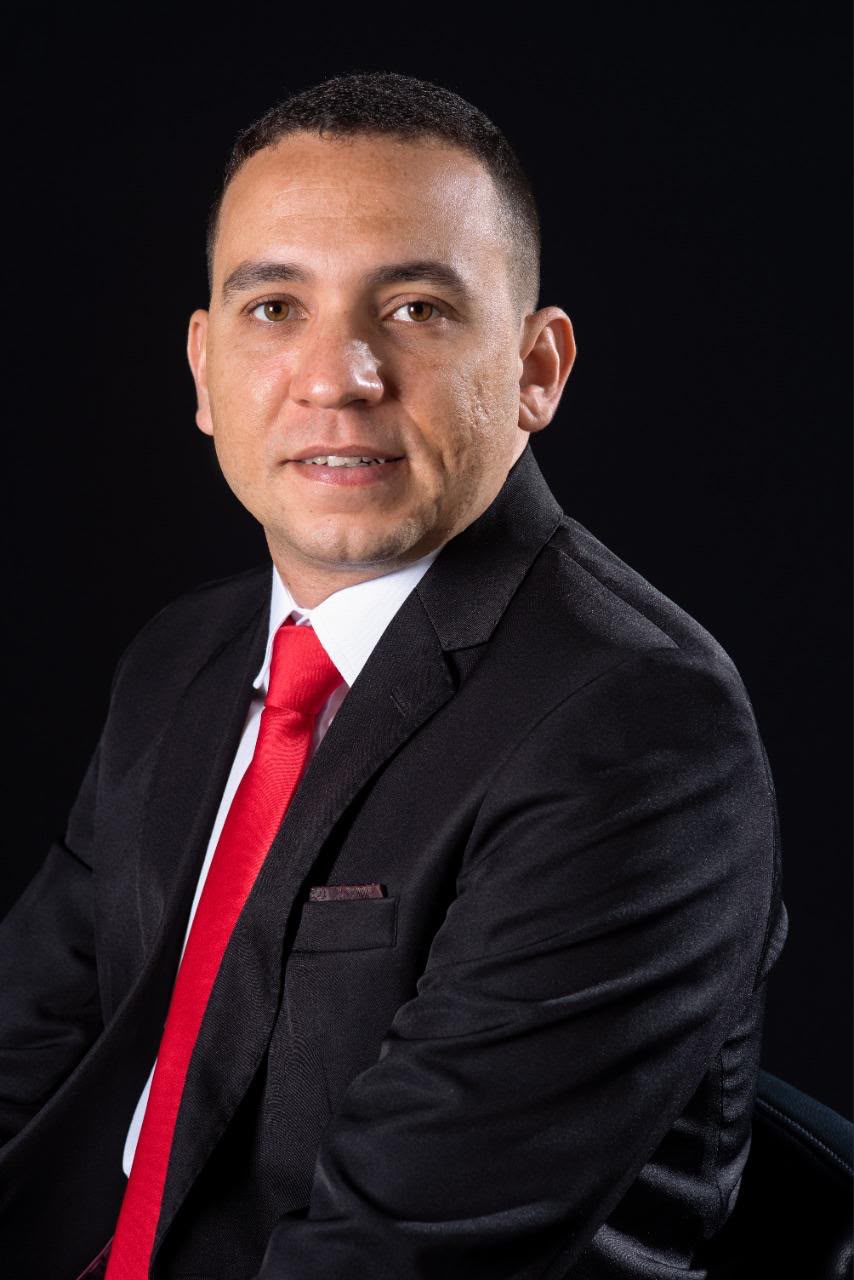 Retrato do advogado Cláudio Ribeiro